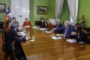 14 de abril: Alejandro Micco acompaña a la Presidenta en reunión en que los empresarios entregaron informe sobre productividad.