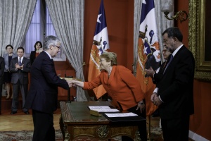 31 de agosto: Nicolás Eyzaguirre Guzmán asume como ministro de Hacienda. 