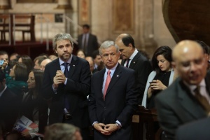 El Ministro de Hacienda, Felipe Larraín, participó del Te Deum ecuménico en la Catedral Metropolitana. En la foto, junto al Ministro de Segpres, Gonzalo Blumel.