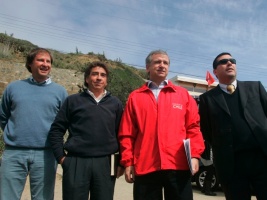 Ministro de Hacienda, Felipe Larraín visita a pescadores de Caleta de Quintay.