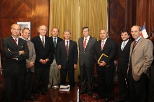 Ministro de Hacienda, Felipe Larraín, se reúne con representantes de productores y exportadores frutícolas