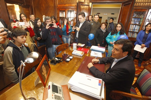 El ministro Alberto Arenas recibe a visitantes por el Día del Patrimonio