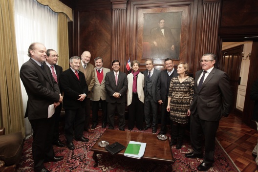 Ministro Arenas se reunió con senadores regionalistas por Reforma Tributaria