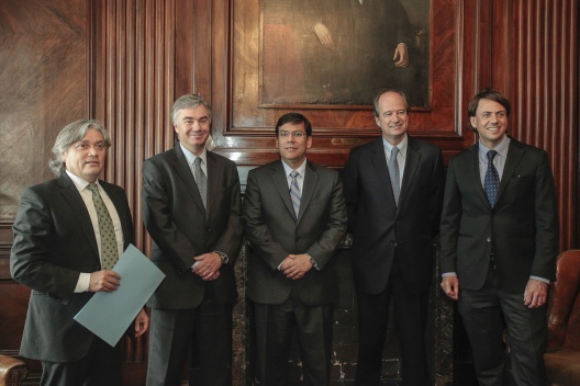 Ministro Arenas junto a ejecutivos de Empresas Arauco