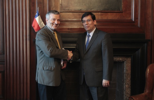 Ministro Arenas junto al senador Antonio Horvath