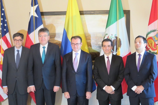 El subsecretario Micco se reunió con el secretario del Tesoro de EEUU, Jack Lew, (primero a la izquierda) y los ministros de Hacienda de México, Perú y Colombia en Washington.