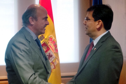 Ministro Alberto Arenas junto a ministro de Economía de España