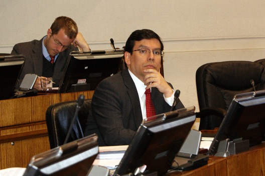 Ministro Alberto Arenas participó en sesión de Comisión Mixta