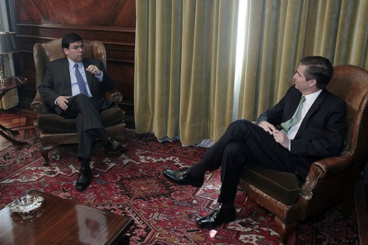Ministro Alberto Arenas junto al presidente del Banco Central