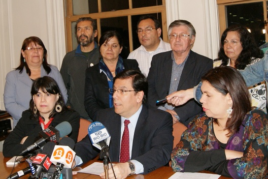Ministro Alberto Arenas entrega detalles del acuerdo de reajuste del sector público