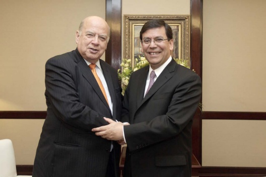 Ministro Arenas junto al secretario general de la OEA, José Miguel Insulza