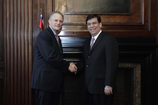 Ministro Alberto Arenas junto a Alejandro Werner