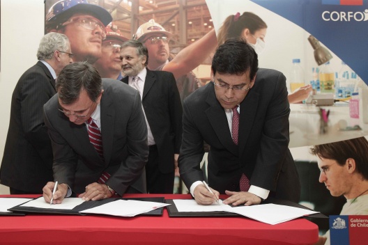 Ministro Arenas firmó con autoridades alemanas acuerdo para el desarrollo de la energía solar en Chile