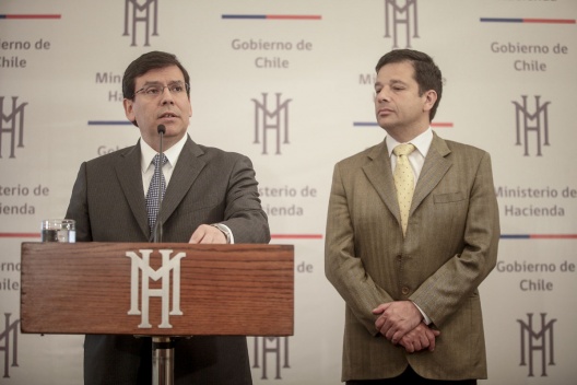 Ministro Alberto Arenas y subsecretario Alejandro Micco entregaron balance 2014 del Ministerio de Hacienda