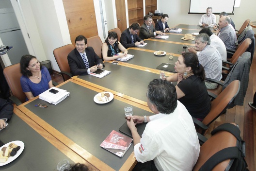 Ministros de Hacienda y Trabajo se reunieron con la CUT en marco de conversaciones por Agenda Laboral