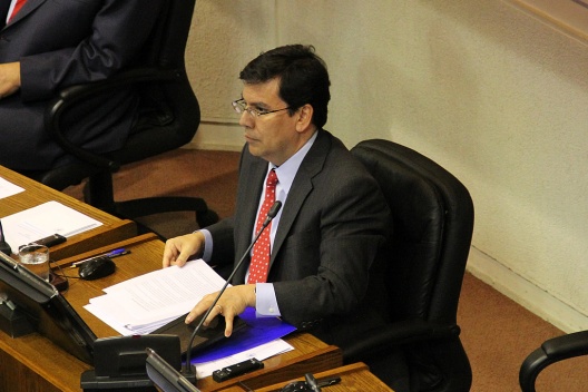 Ministro Alberto Arenas en Sala del Senado por proyecto de ley sobre impuesto diésel