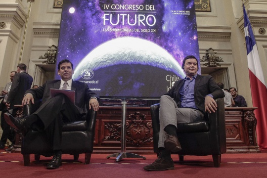 Ministro Arenas junto a Thomas Piketty en IV Congreso del Futuro