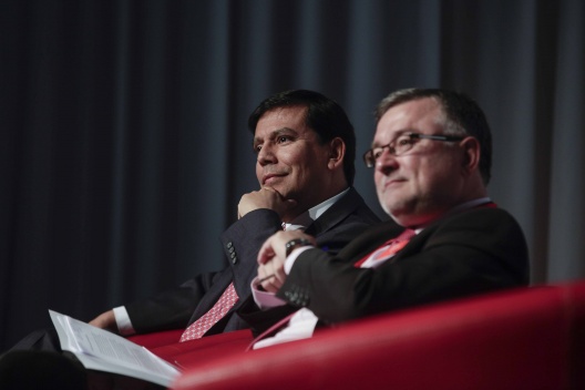Ministro Alberto Arenas expuso en foro empresarial de Icare 2015
