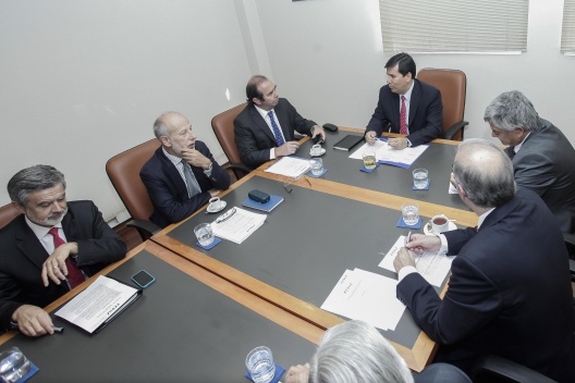 Ministro Arenas se reúne con directiva de la Cámara Chilena de la Construcción