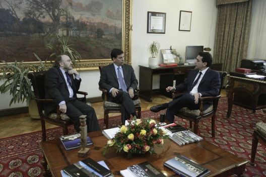 Ministro de Hacienda aborda proyecto de ley de reconstrucción del norte con Pepe Auth y Marco Antonio Núñez 