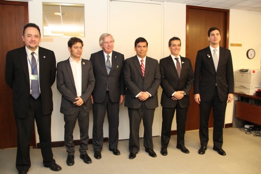 Ministro de Hacienda junto a sus pares de Bolivia, Argentina, Uruguay, Perú y Paraguay.