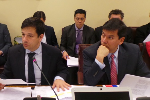 Ministro Arenas y subsecretario Micco en comisión de Hacienda del Senado