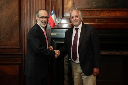 Ministro Valdés junto al presidente de la ANEF