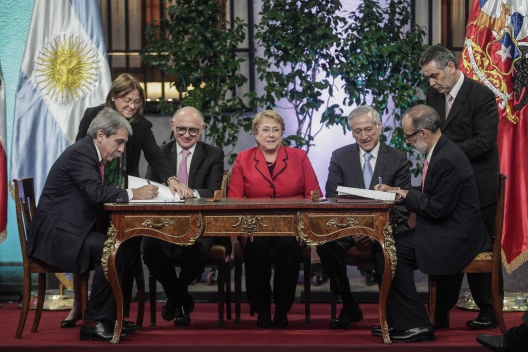 Firma de acuerdo sobre doble tributación entre Chile y Argentina