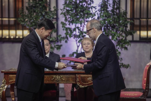 Chile y China firmaron convenio para eliminar la doble tributación y prevenir la evasión y elusión fiscal