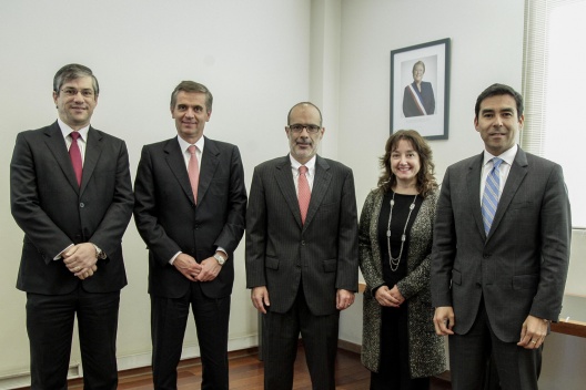 Ministro Rodrigo Valdés junto a integrantes del Consejo de Estabilidad Financiera
