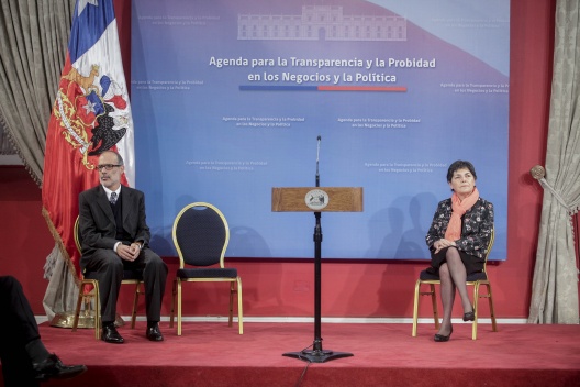 El ministro Rodrigo Valdés participó en la ceremonia de firma de tres proyectos de ley correspondientes a la Agenda para la Transparencia y la Probidad en los Negocios y la Política 