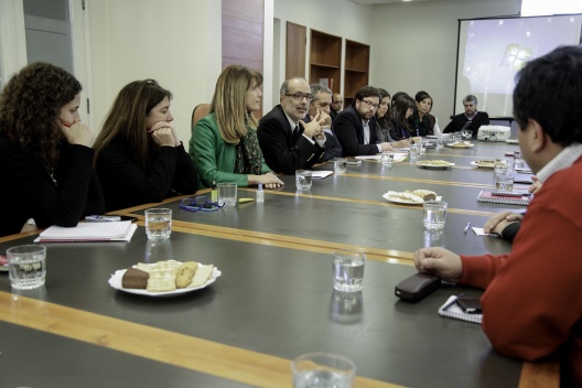 Ministro Valdés se reunió con la Mesa del Sector Público