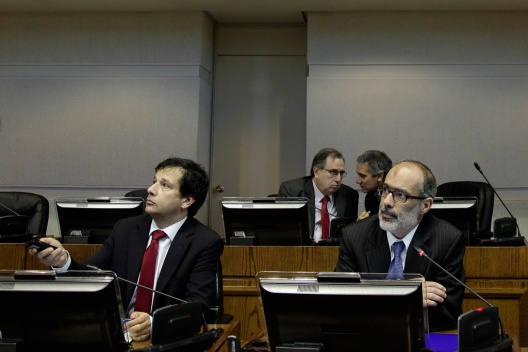 Ministro Rodrigo Valdés y subsecretario Alejandro Micco exponen avances en implementación de la Reforma Tributaria