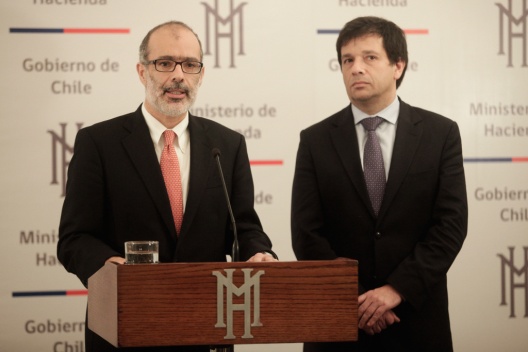 Ministro Valdés junto al subsecretario Micco comentaron el Informe del FMI sobre el Artículo IV