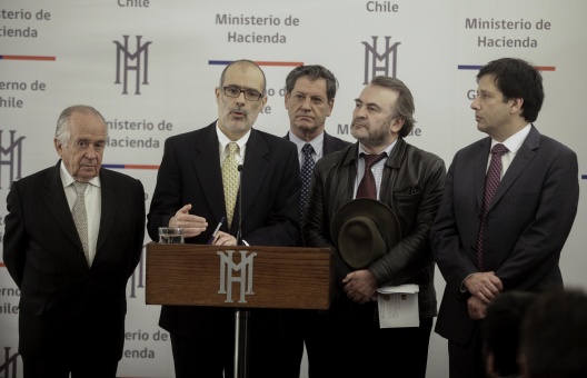 Ministro Valdés anuncia proyecto de ley para simplificar la Reforma Tributaria