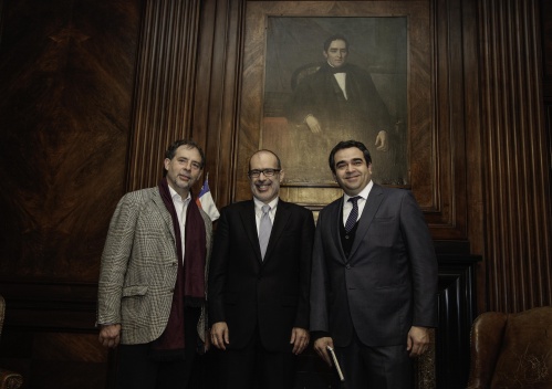 Ministro Rodrigo Valdés junto al diputado Jaime Quintana y el senador Guido Girardi