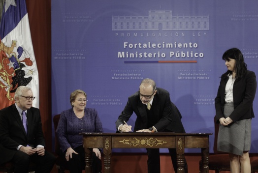 Ministro Valdés participó en promulgación de ley que fortalece el Ministerio Público