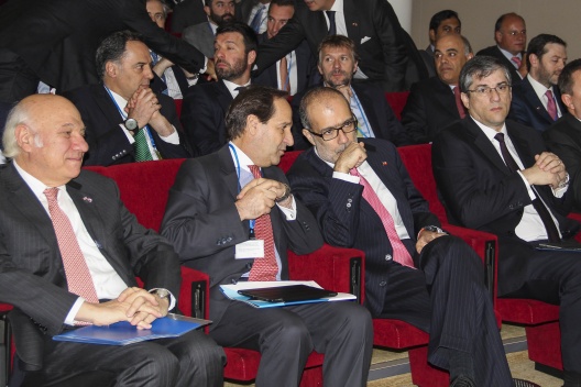Ministro Rodrigo Valdés junto a delegación chilena en la London Stock Exchange
