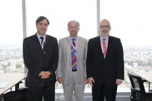 Ministro Valdés junto a autoridades del Banco Mundial