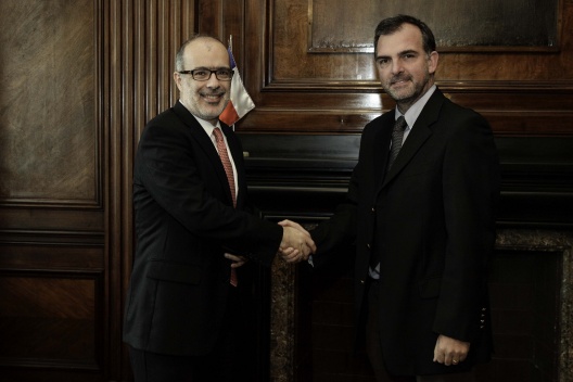 Ministro Rodrigo Valdés junto al diputado Ernesto Silva