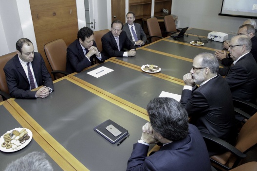 Ministro Rodrigo Valdés sostiene reunión de trabajo con el Consejo Minero.