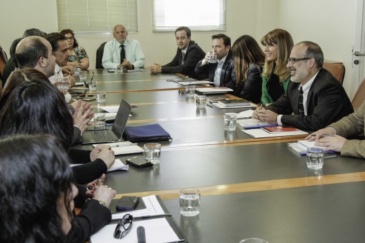 Ministros de Hacienda y Trabajo inician negociación del reajuste anual con Mesa del Sector Público 