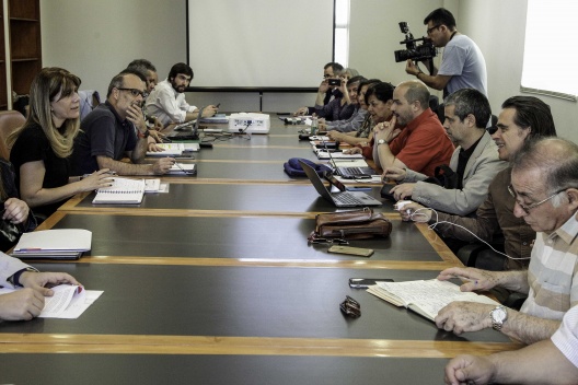 Ministros Valdés y Rincón sostienen reunión con gremios por reajuste del sector público