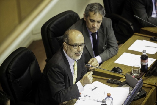Ministro Rodrigo Valdés expone sobre el Presupuesto 2016 en la Sala del Senado.