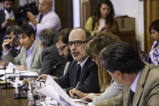 El ministro Rodrigo Valdés, presentó hoy el proyecto de reajuste del sector público en la Comisión de Hacienda de la Cámara de Diputados.