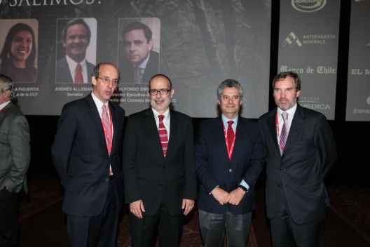 Ministro de Hacienda, Rodrigo Valdés, junto al presidente de Icare, Guillermo Tagle y los miembros del directorio, Jaime de la Barra y Richard Von Appen.