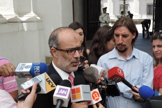 El ministro Rodrigo Valdés participó en la celebración ecuménica de celebración de Navidad en La Moneda
