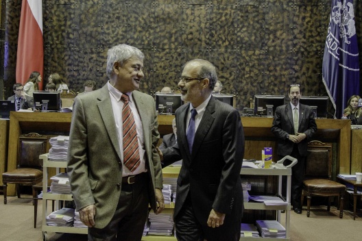 5 de noviembre: Ministro de Hacienda, Rodrigo Valdés, junto al director de Presupuestos, Sergio Granados, durante la tramitación del erario público en la Comisión Especial Mixta de Presupuestos.
