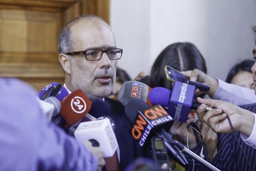 Ministro de Hacienda aborda nueva caída del precio del cobre.