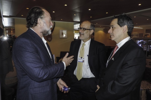 Ministro Valdés con ministro Segura (Perú) y economista Ricardo Hausmann (Harvard) discuten temas a abordar en foro sobre crecimiento en América Latina.